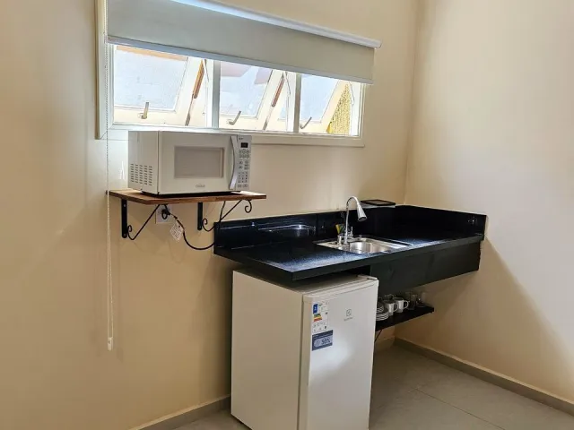 Frigobar e pia do Quarto Deluxe Hidromassagem 5205 do Ilha Flat Hotel