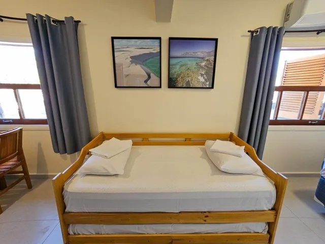 Cama auxiliar do Quarto Premium com banheira de imersão do Ilha Flat Hotel