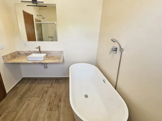 Banheira de imersão do Quarto Premium do Ilha Flat Hotel