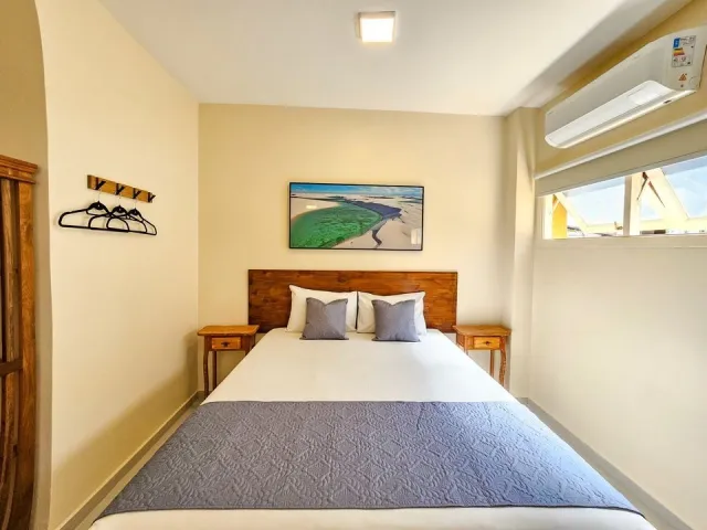 Cama de casal do Quarto Deluxe Hidromassagem 5205 do Ilha Flat Hotel