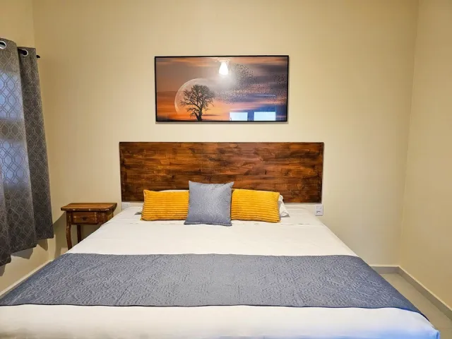 Cama de casal do Quarto Standard Double do Ilha Flat Hotel