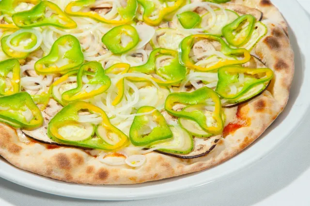 Pizza com pimentões verdes