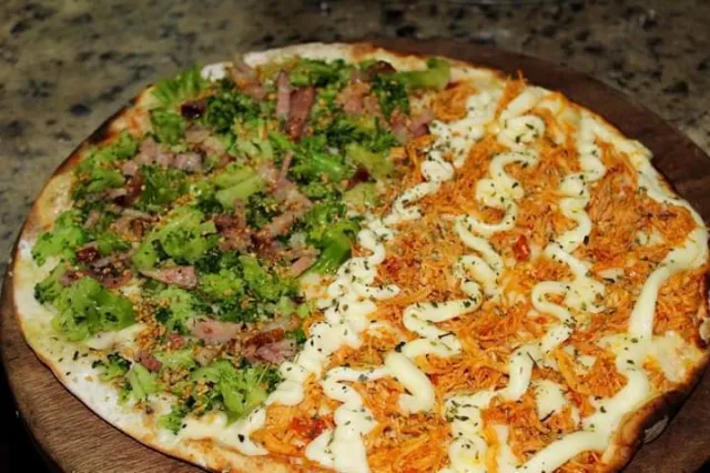 Pizzas servidas pela Pizzaria Família Bella