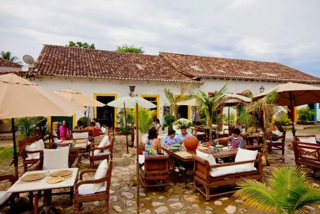 Pratos e ambiente do Restaurante Refúgio