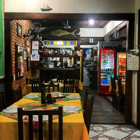 Pratos e ambiente do Restaurante Caramujo