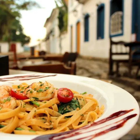 Pratos e ambiente da Casa Coupê Restaurante