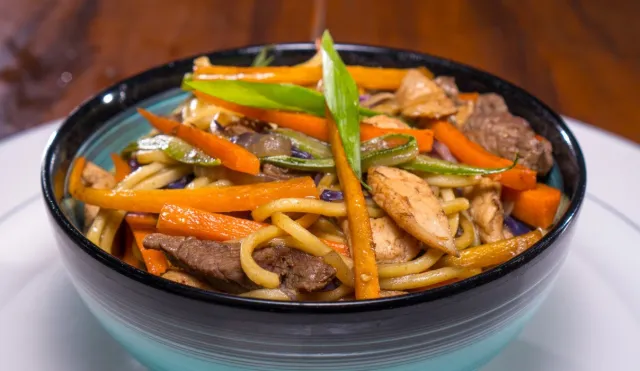 YAKISOBA do Saiko Zushi