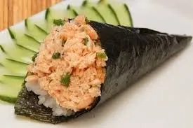 TEMAKI DE SALMÃO GRELHADO do Saiko Zushi