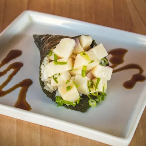 TEMAKI DE PEIXE BRANCO do Saiko Zushi