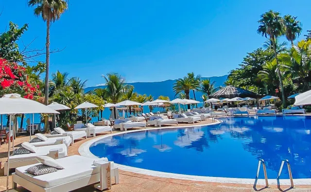 Área de lazer e piscina do DPNY Beach Hotel