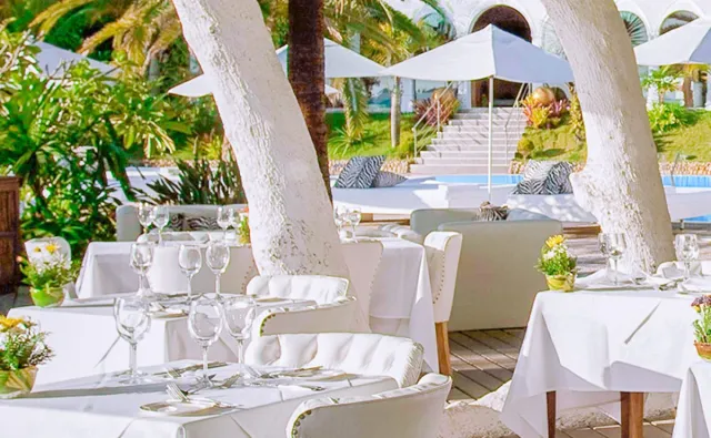 Ambiente de hospedagem do DPNY Beach Hotel