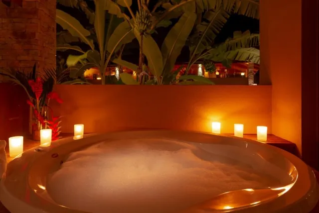 Hidromassagem iluminada do Hotel Real Villa Bella