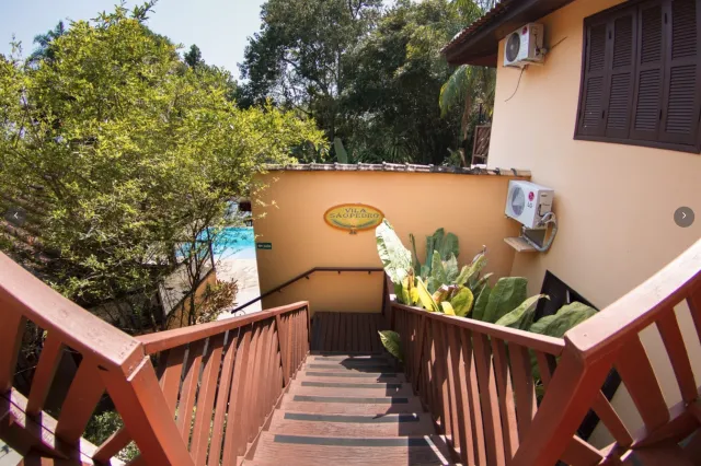 Entrada com placa da Vila São Pedro