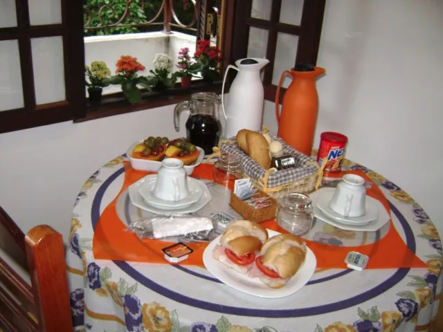 Mesa de café da manhã na Vila São Pedro