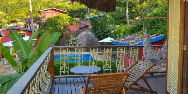 Varanda com rede e vista da Guarubela Villa Vittoria