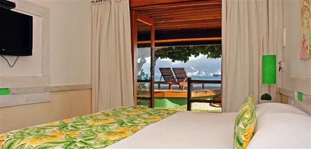 Quarto com vista para o mar na Pousada Vila das Velas