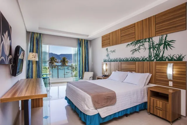 Suíte de casal do Hotel Ilhabela com vista para o mar